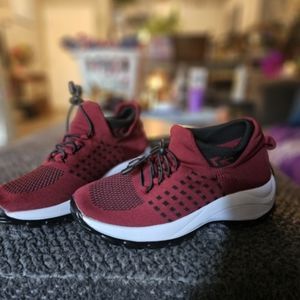 Orthopedic walking shoes